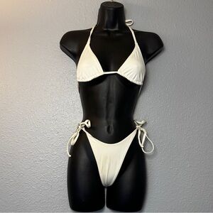 Skims Bikini Set in the color ivory/ white Size small bikini top bikini bottoms